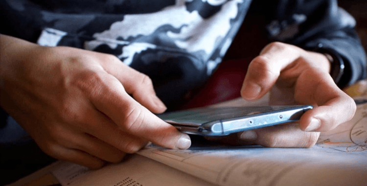 Yeni Zelanda'da hükümet, okullarda cep telefonu kullanımını yasaklamayı planlıyor