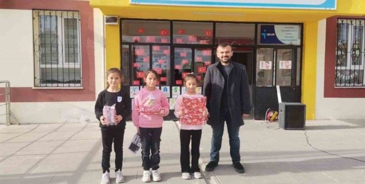 Hisarcık’ta kütüphaneden en çok kitap alıp okuyan öğrenciler ödüllendirildi
