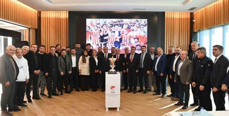 Kahramanmaraş’ta İstiklal Sporun şampiyonluk kupası
