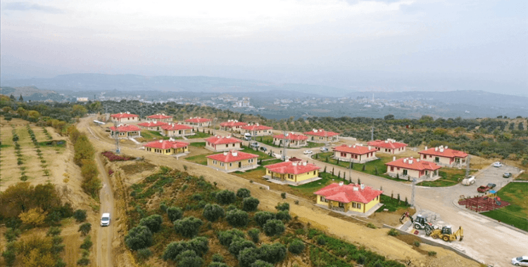Hatay'da depremzedeler için yapılan köy evleri havadan görüntülendi