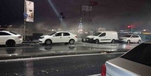 İstanbul’u fırtına vurdu: Üsküdar sahilde dev dalgalar oluştu
