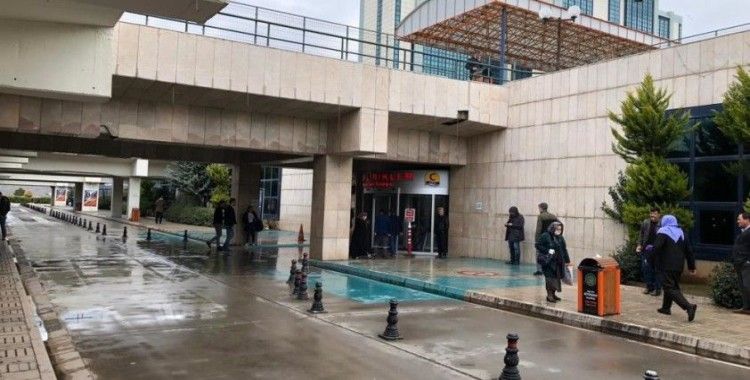 Yolda yürürken silahla vuruldu