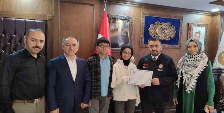 İki kardeş limonata satıp parasını Gazze’deki çocuklara gönderdi
