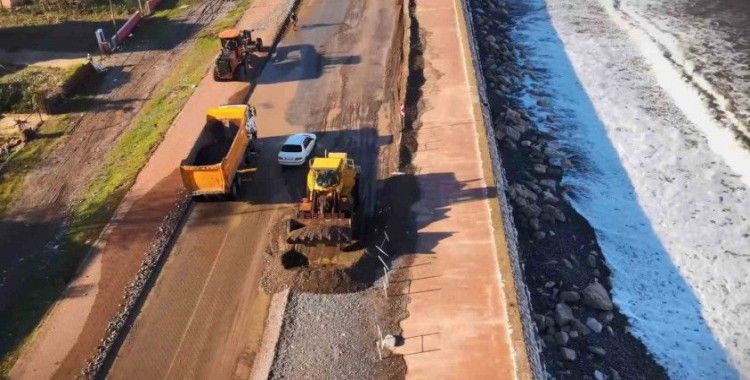 Fırtınanın vurduğu ilçede hasarın giderilmesi için çalışmalar sürüyor
