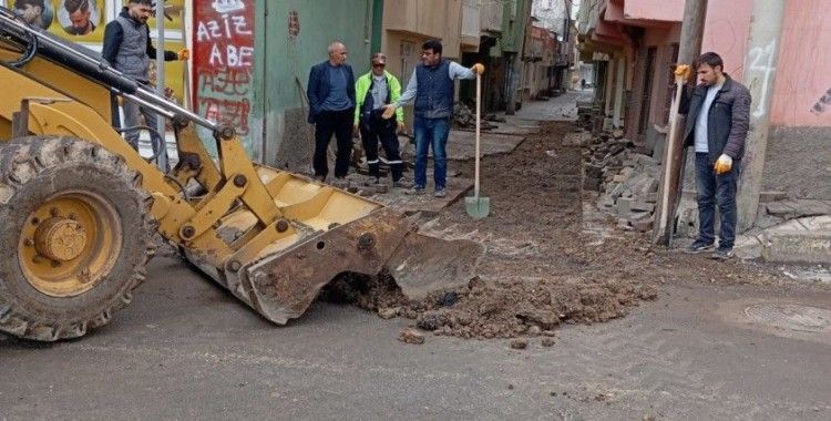 Bağlar Belediyesi çalışmaya devam ediyor
