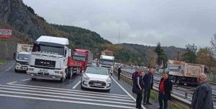 Alaplı - Kdz Ereğli karayolu heyelan nedeniyle trafiğe kapandı
