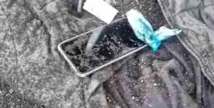 Trabzon’da dalgalara kapılan lise öğrencilerinden birine ait olduğu iddia edilen hırka, cep telefonu ve kalem bulundu
