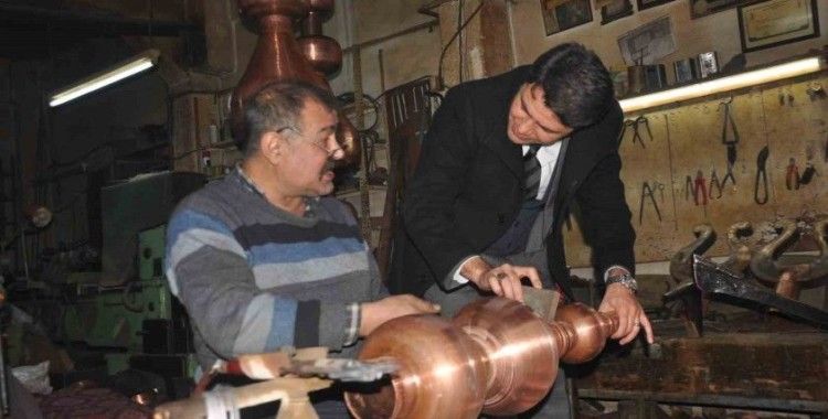 Sandıklı bakırcılık mesleği devam ettiriliyor