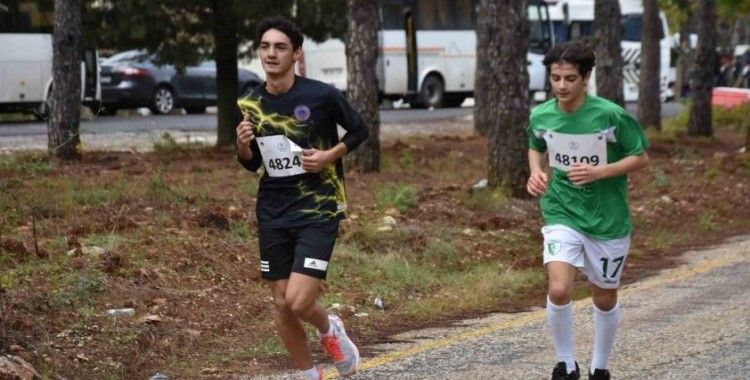 Muğla’da okul sporları kros il liderlik koşusu yarışması düzenlendi
