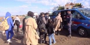 Ayvalık'ta 36 göçmen jandarmadan kaçamadı