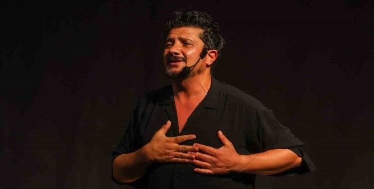 Sanatçı Kürşat, Türkü Tiyatrosuyla Gazi Şehirlilerle Buluştu
