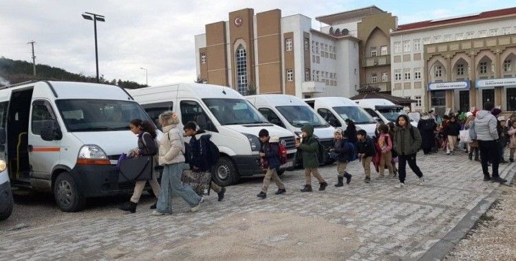 530 öğrencinin taşımalı gittiği okullara polislerden sıkı denetim
