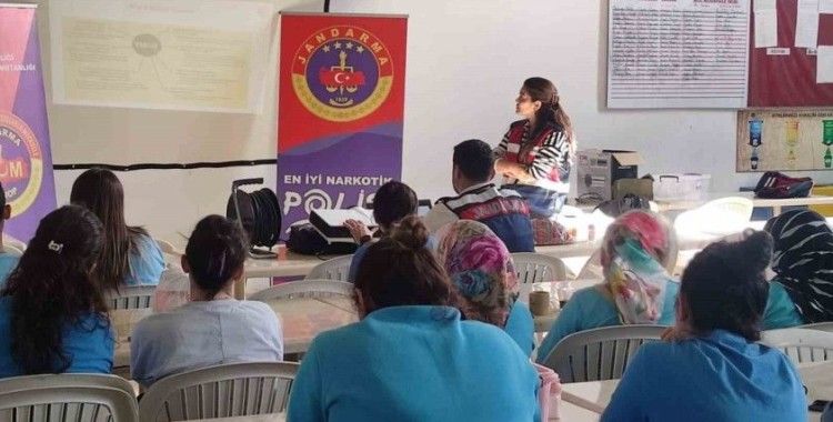 Jandarmadan annelere uyuşturucu ile mücadele eğitimi