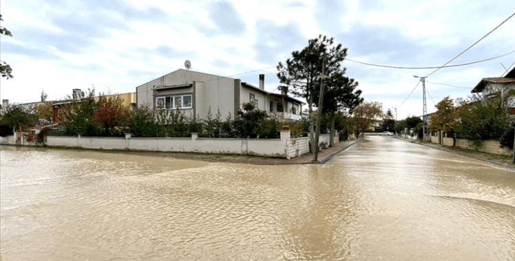 Silivri'de etkili olan şiddetli sağanak hasara neden oldu