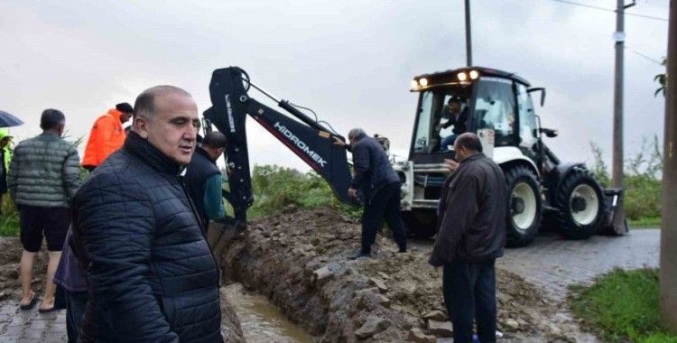 İncirliova’da sağanak yağış sonrası mücadele gece boyunca sürdü
