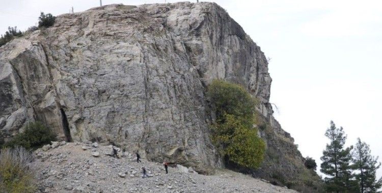 Kayıp genç kale surlarının dibinde ölü bulundu
