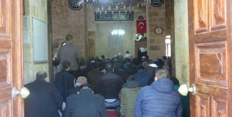 Tarihi camide Filistin için dua edildi
