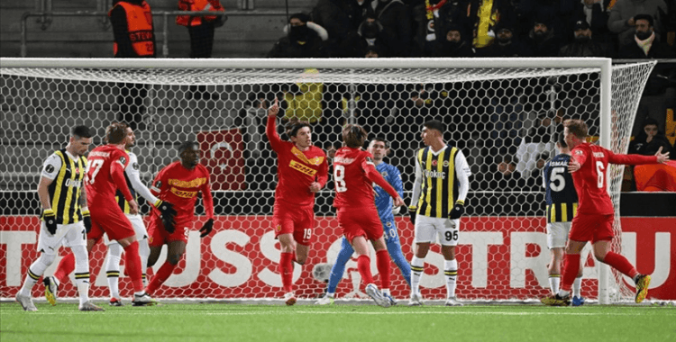 Tarihindeki en farklı yenilgilerinden birini alan Fenerbahçe'de düşüş sürüyor