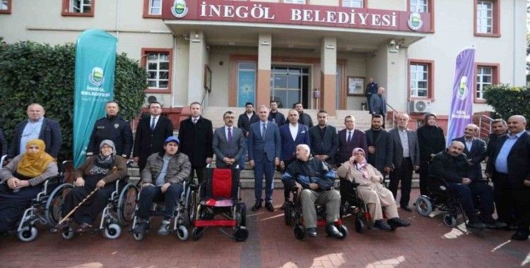 11 engelli vatandaşa akülü araçları teslim edildi
