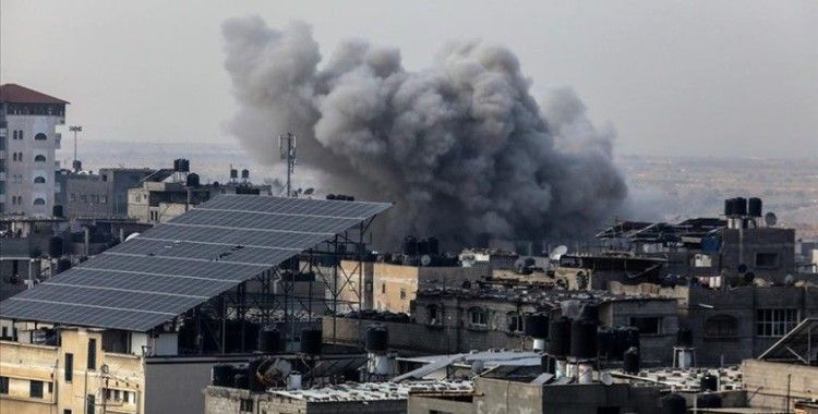 İsrail, güvenli bölge diye gösterdiği Gazze Şeridi'nin güneyindeki hastane yakınını vurdu