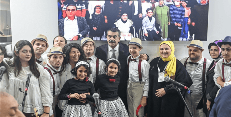 Milli Eğitim Bakanı Tekin, Engelsiz Yaşam Fuarı ve Farkındalık Zirvesi'ni ziyaret etti