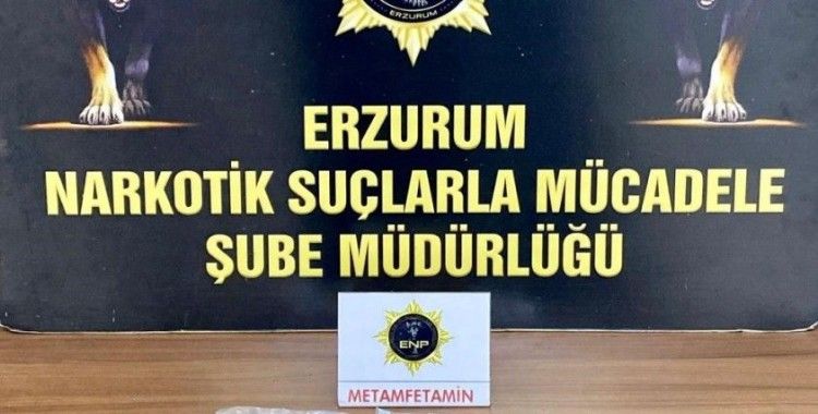 Sırt çantası içerisinde uyuşturucu yakalandı
