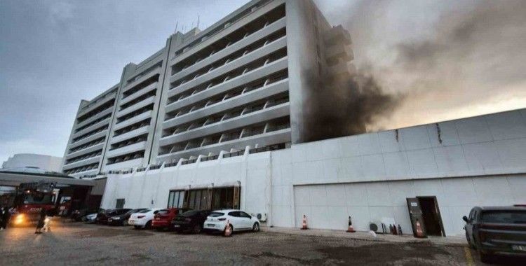 Kuşadası’nda 5 yıldızlı otelde çıkan yangın söndürüldü
