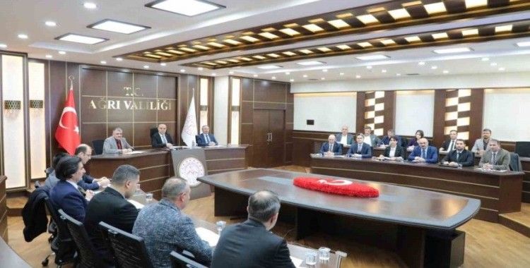 Ağrı Valisi Koç, turizm ve trafik toplantıları yaptı
