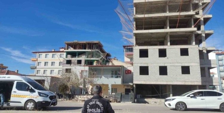 İnşaatta merdiven boşluğuna düşen kalıp ustası hayatını kaybetti
