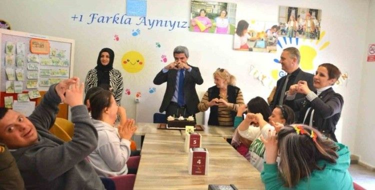 Hem sosyalleşiyorlar hem de iş hayatına katılıyorlar
