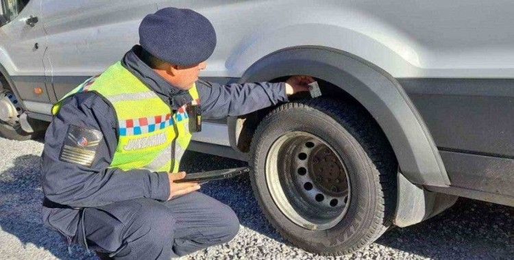 Bitlis’te kış lastiği uygulaması
