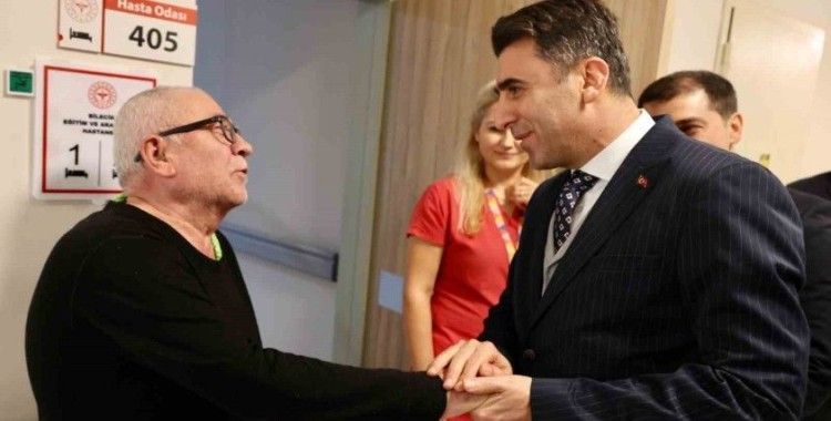 Hastalara moral verdi
