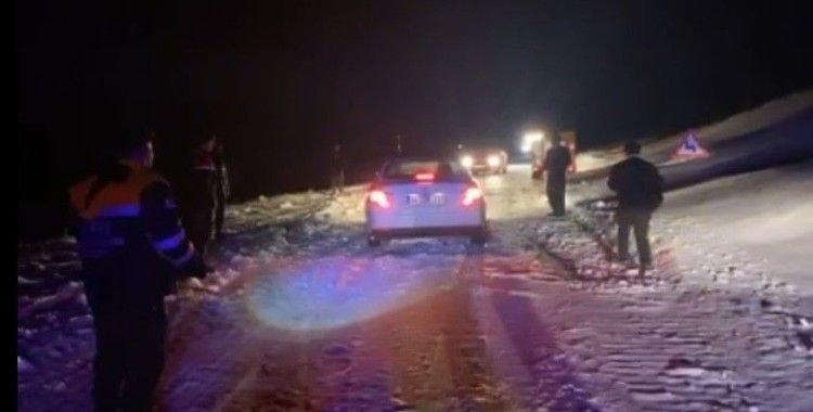 Yaylada kardan mahsur kalan Malezyalı 9 turist kurtarıldı
