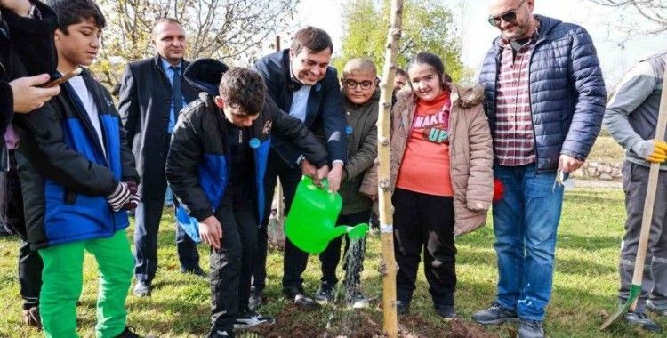 Gelecek sevgiyle yeşeriyor