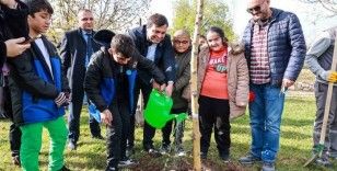 Gelecek sevgiyle yeşeriyor
