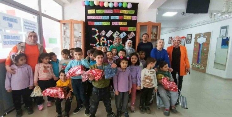 Minik öğrenciler özel öğrencileri unutmadı
