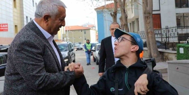 Özel bireyler aldıkları hediyeyle yüzleri böyle güldü
