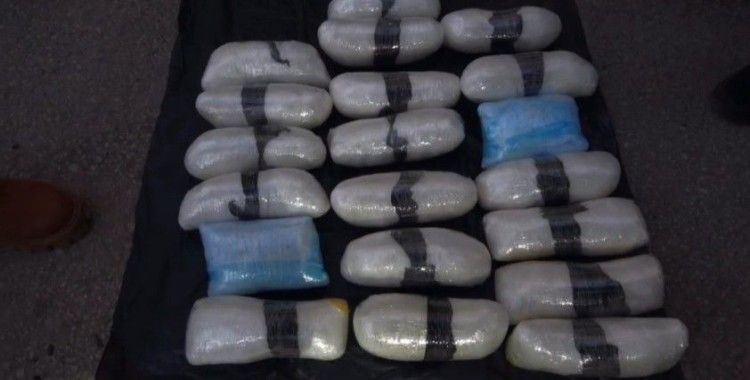 Polisten kaçan araçtan 12 kilo 600 gram metamfetamin çıktı