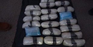 Polisten kaçan araçtan 12 kilo 600 gram metamfetamin çıktı

