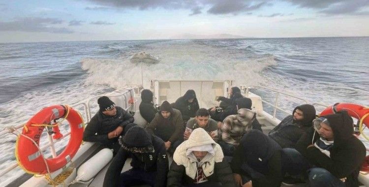 Datça’da 14 düzensiz göçmen kurtarıldı
