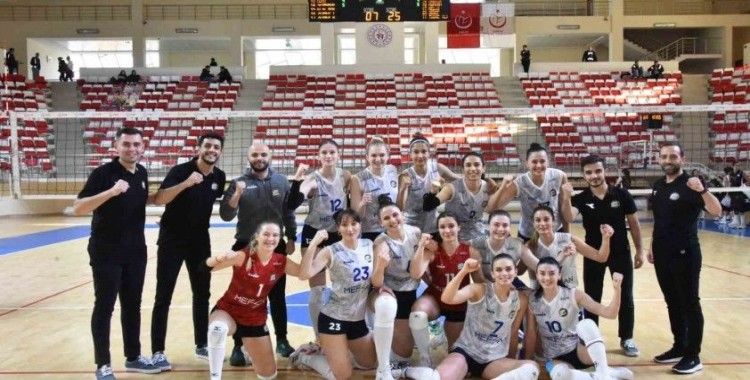 Bozüyük Belediyesi Eğitim ve Spor Kulübü Kadın Voleybol Takımı rakibini 3-0 mağlup etti
