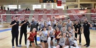 Bozüyük Belediyesi Eğitim ve Spor Kulübü Kadın Voleybol Takımı rakibini 3-0 mağlup etti

