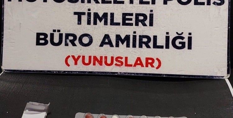 Kütahya’da Polis Timlerince durdurulan araçta uyuşturucu ele geçirildi
