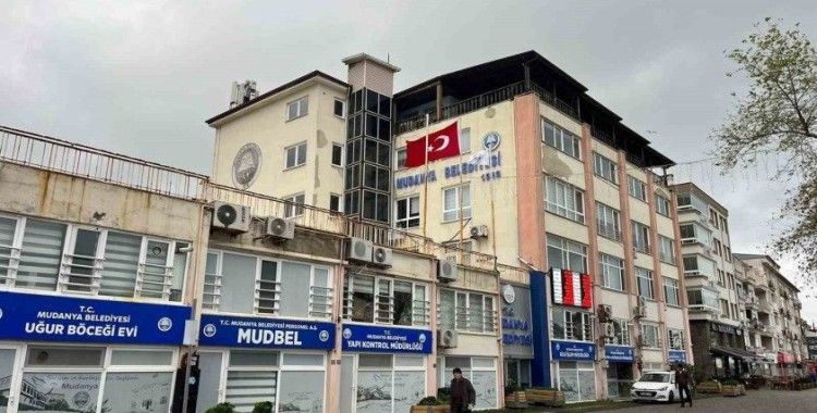 Depremden sonra Mudanya Belediyesi tedbir amaçlı boşaltıldı
