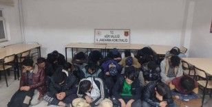 Ağrı’da 24 Afgan göçmen yakalandı
