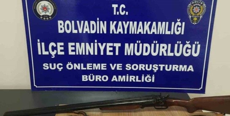 Esrar ve ruhsatsız tüfekle yakalanan 2 kişi gözaltına alındı
