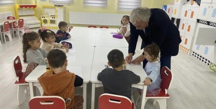 Minik öğrencilerle bir arada
