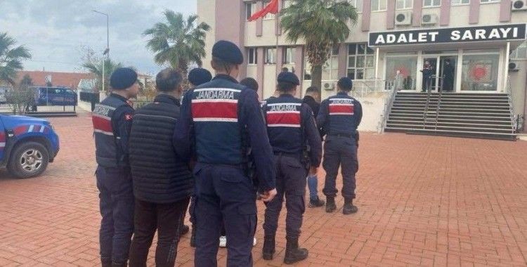Ayvalık’ta jandarma 6 organizatör 21 düzensiz göçmen ele geçirdi
