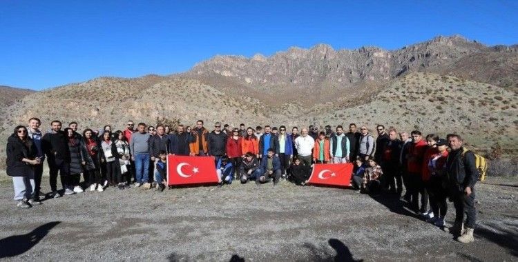 Çukurca’da Belat vadisine doğa yürüyüşü düzenlendi
