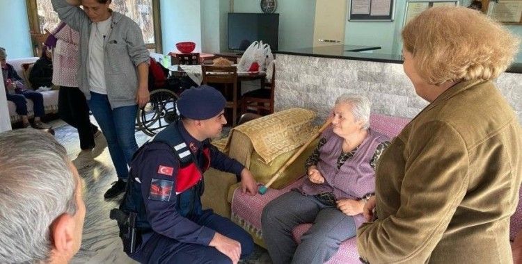 Jandarma engelli vatandaşları yalnız bırakmadı